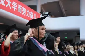 厉害了！厦大“励志保安哥”拿下法学学位，编排新书讲述他的逆袭故事图片