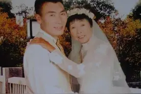 27岁小伙，娶了大他32岁的“舅妈”，二十年过去了，恩爱如初图片