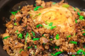 特色家常菜“肉沫荷包蛋”的做法，肉沫鲜香，鸡蛋香酥，色泽诱人图片