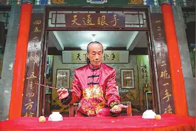 我国缩骨功第一奇人，记者询问是否有徒弟？答：失传也不外教图片