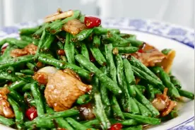 农家炒豆角的正确方法，豆角脆嫩入味，开胃下饭，做法超简单图片