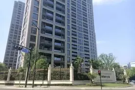杭州这套房刚交付就被查封拍卖！今天1956万成交！「杭州交通918关注」图片