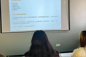 原来精致的女人都在用这些粉底液，怪不得不脱妆图片