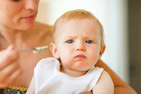 宝宝看到妈妈在就哭闹？心理学家告诉你：不同时期要具体分析图片