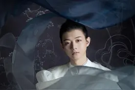 陈露与霍尊恋爱9年被分手，没有尊严和底线的爱情，结局早已注定图片