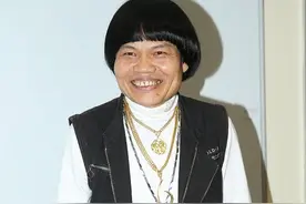 八两金出席吴孟达追思会，全程声泪俱下，感恩从对方身上学会爱国图片