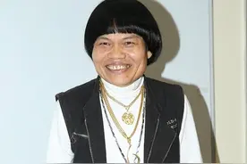 八两金出席吴孟达追思会，全程声泪俱下，感恩从对方身上学会爱国图片