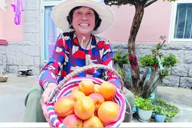自编自唱炫家乡，69岁北宅大婶把崂山特产编成歌图片