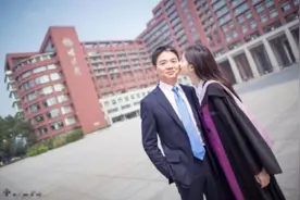 不到30岁的章泽天凭什么驾驭大佬刘强东的？原来她是个狠角色！图片