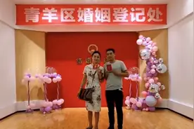 爱情的力量，河南30岁小伙娶56岁大妈，网友：阿姨我也不想努力了图片