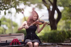 「故事」小提琴老师——有的人从小就知道自己的使命图片