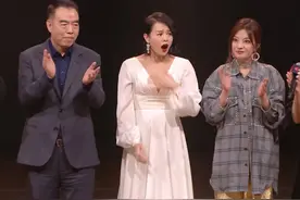 演员直播夜5大名场面：肖战被台下演员狂拍照，郭敬明假笑被抓拍图片