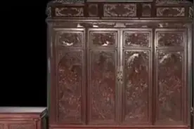 儿媳为买一木雕卖3套拆迁房，被婆婆大骂带去鉴定，专家：你站稳图片