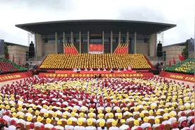 震撼、感动、奋进！红船起航地嘉兴千人大合唱，颂歌献给党！图片