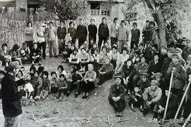 盲人在深山当皇帝，自己设立后宫，强占55名女性为妃长达9年图片