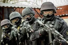 行走在黑夜与光明之间，7本好看的雇佣兵类型小说推荐图片
