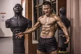 泰拳王子播求吃住并不好，难道他缺钱吗？图片