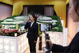 97年女入殓师：第一次为逝者化妆时双手颤抖，如今已服务过千余名逝者图片