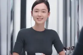 香奈儿唯一御用彩妆模特，素颜化妆还好看，网友一致要求卸妆！图片