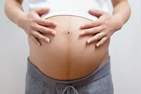 怀孕后多久开始显怀，肚子小说明“胎儿发育不好”吗？孕妈要搞清图片