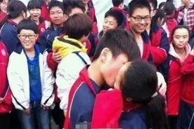 初中生学校内“表白”，还做出“不雅举动”，引上千同学围观图片