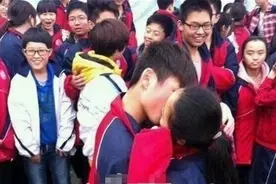 初中生学校内“表白”，还做出“不雅举动”，引上千同学围观图片
