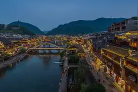 凤凰古城：沱江之畔的美丽边城，“中国最美小城”图片