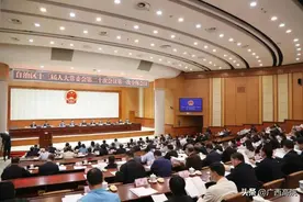 自治区高院在自治区十三届人大常委会第二十次会议上报告代表建议、批评和意见办理工作情况图片