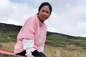 以幽默风趣的上课风格，使学生对英语产生兴趣六盘水市第四中学优秀英语教师王琼图片