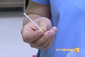 危险！2岁男童吃棒棒糖时将6厘米长的糖棍吞下，拍了CT都没找到……图片