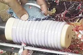 实拍印度作坊用塑料加工手镯，一条管子一下车20个，开眼了视频封面
