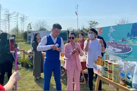 看稀奇抢相因！都江堰线上朝会不打烊！​图片