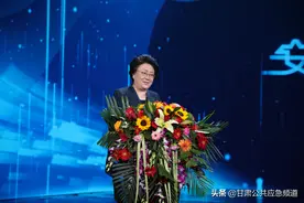 甘肃省广播电视总台党委书记、台长王晓岚在甘肃公共应急频道开播仪式上发表致辞图片