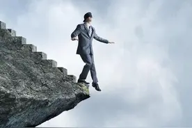 一起入职，有人很快升职，有人一直原地踏步：与这3个习惯有关图片