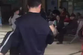 一包怪味胡豆下肚，11岁男孩差点没命，这类人千万不能吃！图片