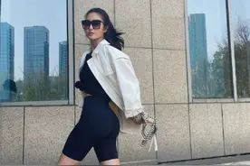 27岁杨采钰身材“一绝”，身穿休闲运动装大秀身材，凹凸感十足图片