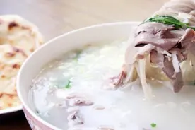 炖羊汤，加香料是“外行”！大厨：只加2样，羊汤鲜美，不腥不膻图片