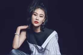 TIA袁娅维的造型很帅气，时尚感和音乐才华齐飞图片