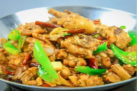 香辣干锅鸡的家常做法，香辣爽口下饭快，天冷时做一锅，越吃越香视频封面