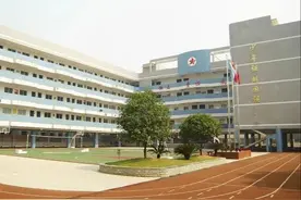 桂林市7所民办中小学的收费标准，竟然最高的年收费21600元图片