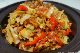 包菜最好吃的家常做法，口感爽脆，喷香入味，一碗米饭不够吃图片