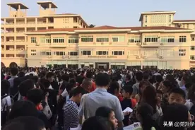 公民办摇号之后，摇进名校的概率是0.22%图片