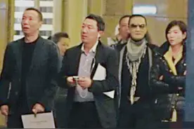 李小冉被孙东海用艾滋针头抵喉，发声大哭，祈求放过自己图片