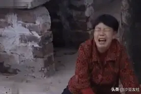 80岁教师娶年轻保姆，大额存款却消失不见，保姆：钱都给我儿子了图片