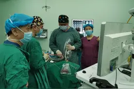 年轻小伙骑电动车摔倒险失明，沈阳市第四人民医院眼耳鼻喉联手成功解危机图片