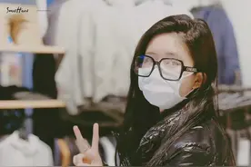 赵露思私服真接地气，羽绒服配牛仔裤时髦保暖，普通人也能照着穿图片