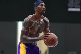 有一种恐怖天赋叫霍华德！麒麟臂比韦德粗2圈 轻松亲篮筐图片