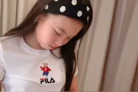 刘涛辟谣离婚后晒女儿近照，12岁王紫嫣发福不少，越来越像王珂图片