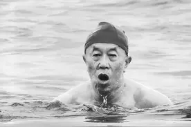 85岁老爷子写给年轻人的智慧，忍不住反复阅读，冯骥才：文坛奇人图片