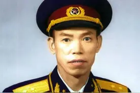 中将梁兴初后代如何？两女儿普通工作岗位，两儿子创立万岁酒业图片